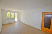 Foto - neu sanierte 2-Raum-Wohnung, Balkon, Badewanne, PKW-Stellplatz! Bezug sofort möglich!