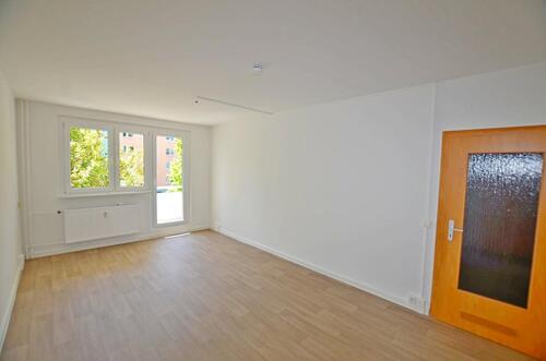 Foto - neu sanierte 2-Raum-Wohnung, Balkon, Badewanne, PKW-Stellplatz! Bezug sofort möglich!