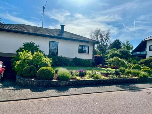Foto - Freistehender Bungalow mit neuem Bad auf 917 m² Grundstück