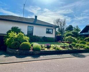 Freistehender Bungalow mit neuem Bad auf 917 m² Grundstück - Wadern
