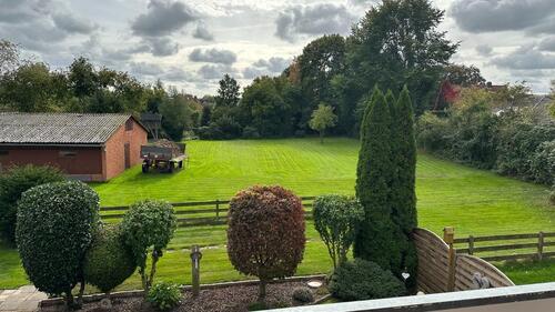 Foto - Freundliche großzügige 3-Zimmer-Wohnung mit Balkon ins Grüne