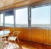 Großzügige 4-Zimmer-Wohnung mit Wintergarten und schönem Ausblick - Leonberg