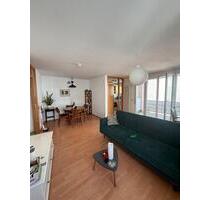 Charmante, voll möblierte 2-Zimmer Wohnung mit Balkon in Esslinge - Esslingen am Neckar