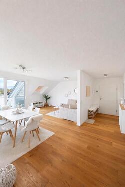 Foto - Dachgeschoss Wohnung mit Balkon, Küche, Garage und Stellplatz