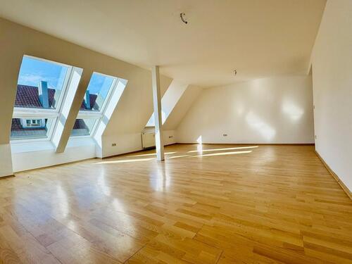 Foto - Lichtdurchflutetes Dachstudio am Rennweg