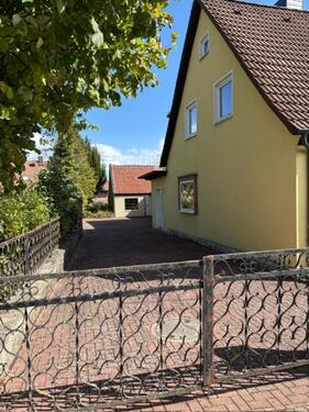 Foto - Doppelhaushälfte mit großem Eigentumsgrundstück