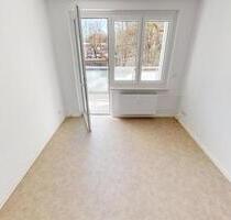 Frisch sanierte Balkonwohnung mit Tageslichtbad - Chemnitz Borna-Heinersdorf