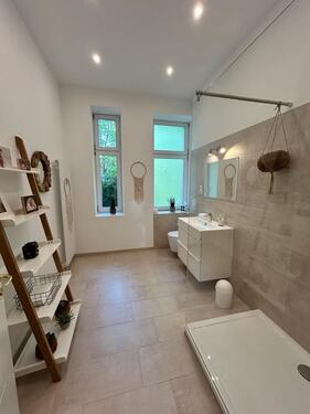 Foto - Juli-Oktober Zwischenmiete Möblierte 1-Zimmer-Wohnung 60m²Balkon