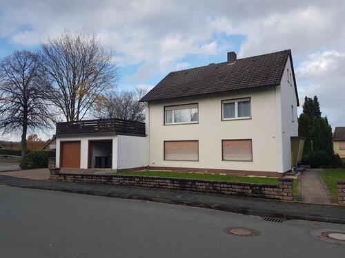 Foto - Freistehendes Mehrfamilienhaus mit Garagen