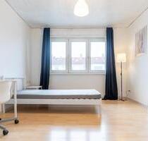 Helles, gemütliches Zimmer in freundlicher 3er-Frauen-WG - Kornwestheim