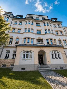 Foto - Frisch renovierte 3-Zi.-Wohnung, Stellplatz, Balkon, Aufzug