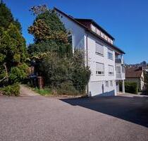 !Provisionsfreie! Gepflegte 4,5-Zimmer DG-Wohnung mit Stellplatz! - Esslingen am Neckar Brühl