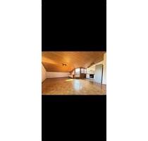 Gemütliche 2-Zimmer-Dachgeschosswohnung( Kaltmiete 735€) - Mössingen