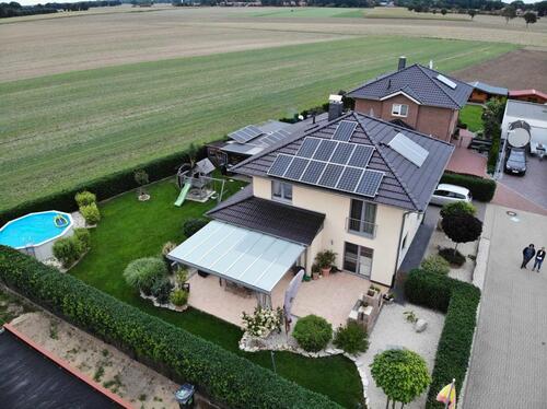 Foto - Stadtvilla mit Doppelcarport in Heemsen, top Zustand