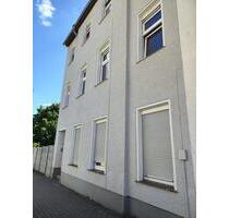 Zweizimmerwohnung mit Einbauschränken, Spülbecken und Spültischarmatur - Dessau-Roßlau Brambach