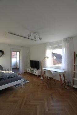 Foto - Schönes möbliertes Zimmer mit Balkon in 4er WG