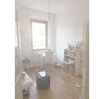 Sehr schöne 2 Zi-Wohnung mit stylischen Naturholzdielen, EBK und AA in Heidelberg