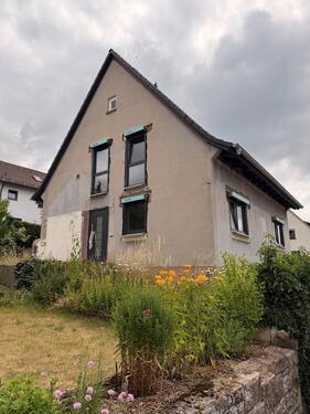 Foto - Einfamilienhaus mit Doppelg. - Teilrenoviert mit großem Potenzial