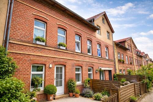 Foto - Attraktive und vollständig renovierte 2-Raum-DG-Wohnung