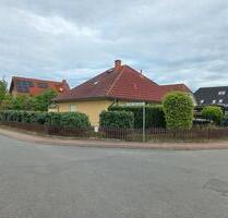 Bungalow in Toplage mit 1 Zimmer Wohnung im OG - Plön