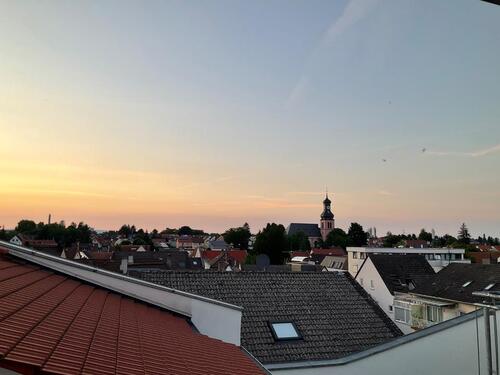 Foto - Neuwertige 3-Zimmer-Dachgeschoss-Wohnung mit herrlichem Ausblick