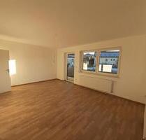 Helle 4-Zimmer-Erdgeschoss-Wohnung mit Garten und Balkon, zentral - Rottenburg an der Laaber
