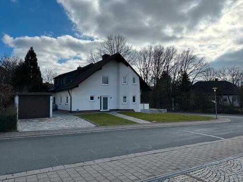 Foto - Erstbezug nach Sanierung: 5-Raum-Doppelhaushälfte mit geh. Küche