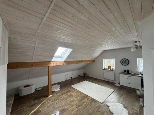 Foto - Helle 1-Zimmer Dachgeschosswohnung, EBK, Stellplatz