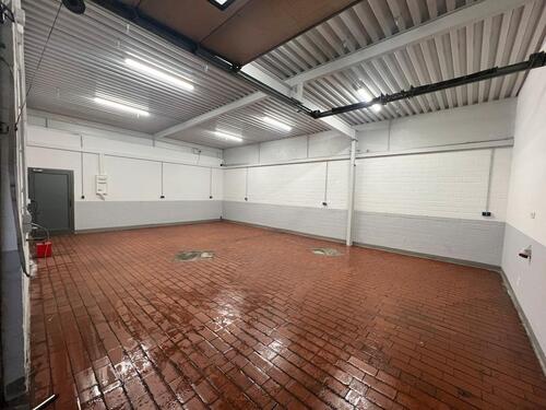 Foto - Gewerbliche Lagerhalle - 1.300,00 EUR Kaltmiete,