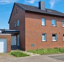 Zweifamilienhaus mit Garten, Balkon & Garagen im Beckumer Norden