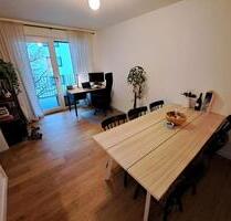 Neuwertige 2-Raum-Wohnung mit Balkon und Einbauküche in München