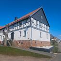 Foto - Drei- Seiten- HofFamilienhaus neu renoviert