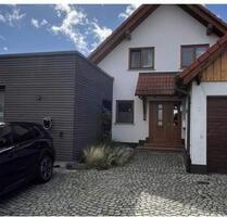 Haus mit ELW und Praxisanbau - 460.000,00&nbsp;EUR Kaufpreis, ca.&nbsp; 265,00&nbsp;m&sup2; in Eiterfeld (PLZ: 36132)