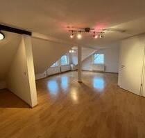 Günstige helle gut geschnittene Dachgeschoss-Wohnung - Pegau