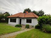Foto - EINFAMILIENHAUS MIT GARTEN UND 2 GARAGEN für eine bis zwei Personen