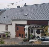 Ehemaliges Winzerhaus mit großer Scheune (Hochwasser frei) - Bausendorf