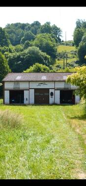 Foto - Industrie Halle mit Hausbauplatz