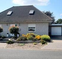 -VON PRIVAT- Walmdachbungalow mit Garage - Langwedel