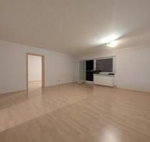 Attraktive 2-Zimmer Wohnung mit Balkon und Stellplatz vor der Haustüre im 1.OG - Sachsenheim