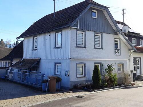 Foto - 7 Zimmer Einfamilienhaus in zentraler Lage & Sarnierungspotential