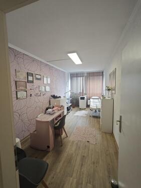 Foto - Kosmetikraum zur Untermiete - 300,00 EUR Kaltmiete,