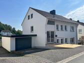 Foto - Modernisiertes Ein-Zweifamilienhaus mit tollem Ausblick