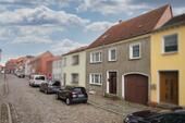 Foto - Neukalen: Sanierungsbedürftiges Reihenmittelhaus mit Garten