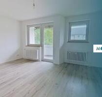 **MODERNES WOHNEN: Sanierte 3-Zimmer-Wohnung mit Balkon und Badewanne** - Bielefeld Brackwede