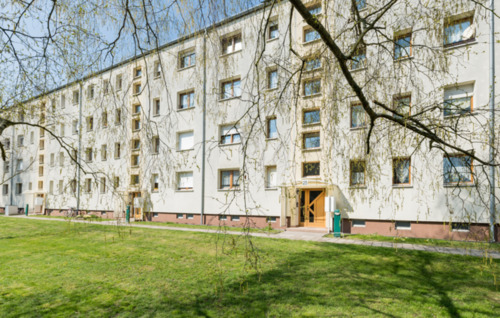 Foto - helle 3-Raum-Wohnung mit großem Wohn-Ess-Zimmerbereich und Parkblick