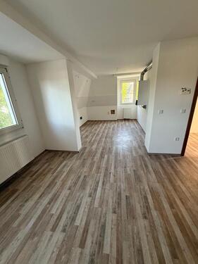 Foto - Helle 3,5-Zimmer-Wohnung mit extra Dachboden-Zimmer SOFORT FREI!