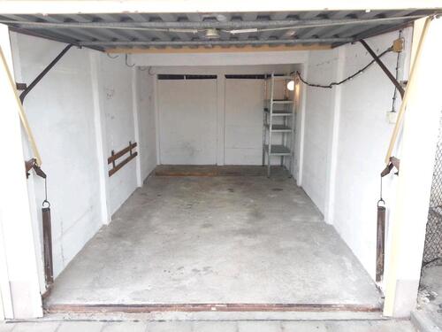 Foto - Garagenstellplatz für Motorrad zu vermieten (oder andere 2 Räder)