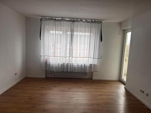 Foto - Ab dem 01.01.2025 bieten wir eine geräumige und helle 3-Zimmer-Wohnung im 3. OG in Minden an. Die Wohnung verfügt über drei gut geschnittene Zimmer, ein modernes Bad mit Dusche, ein separates WC...