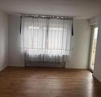 Ab dem 01.01.2025 bieten wir eine geräumige und helle 3-Zimmer-Wohnung im 3. OG in Minden an. Die Wohnung verfügt über drei gut geschnittene Zimmer, ein modernes Bad mit Dusche, ein separates WC...