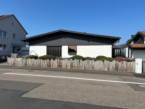 Foto - Bungalow mit Gartenparadies auf dem Sommerwald